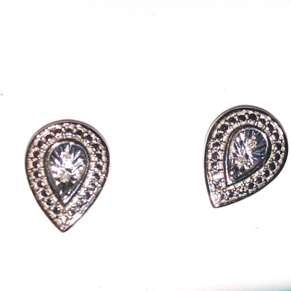 Pear Diamond Ring & Matching Diamond Earring Set - Picture 2 of 2